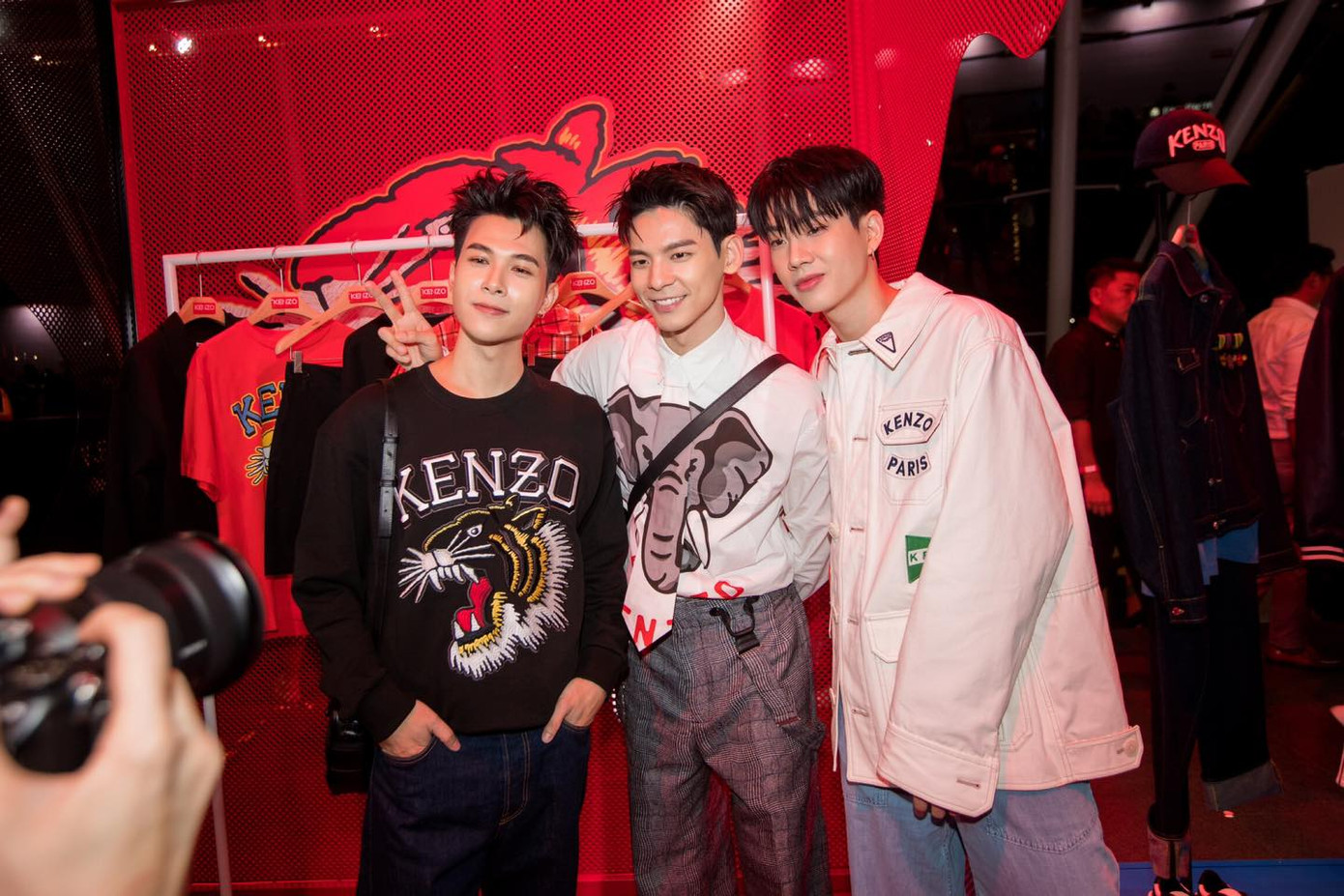 Trong khoảnh khắc &quot;gấp ba visual&quot;, Anh Tú không hề kém cạnh 2 mỹ nam Đài - Thái.