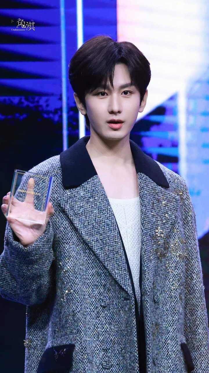 Thành Nghị được xướng tên ở hạng mục Nam diễn viên phim truyền hình có ảnh hưởng của năm.