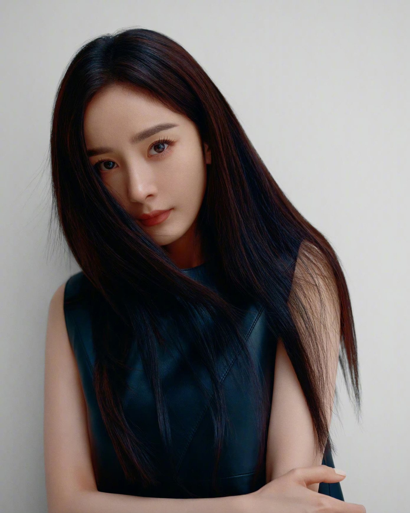 Minh tinh Hoa ngữ biến hóa đa dạng phong cách trong mỗi lần xuất hiện cùng Loewe.