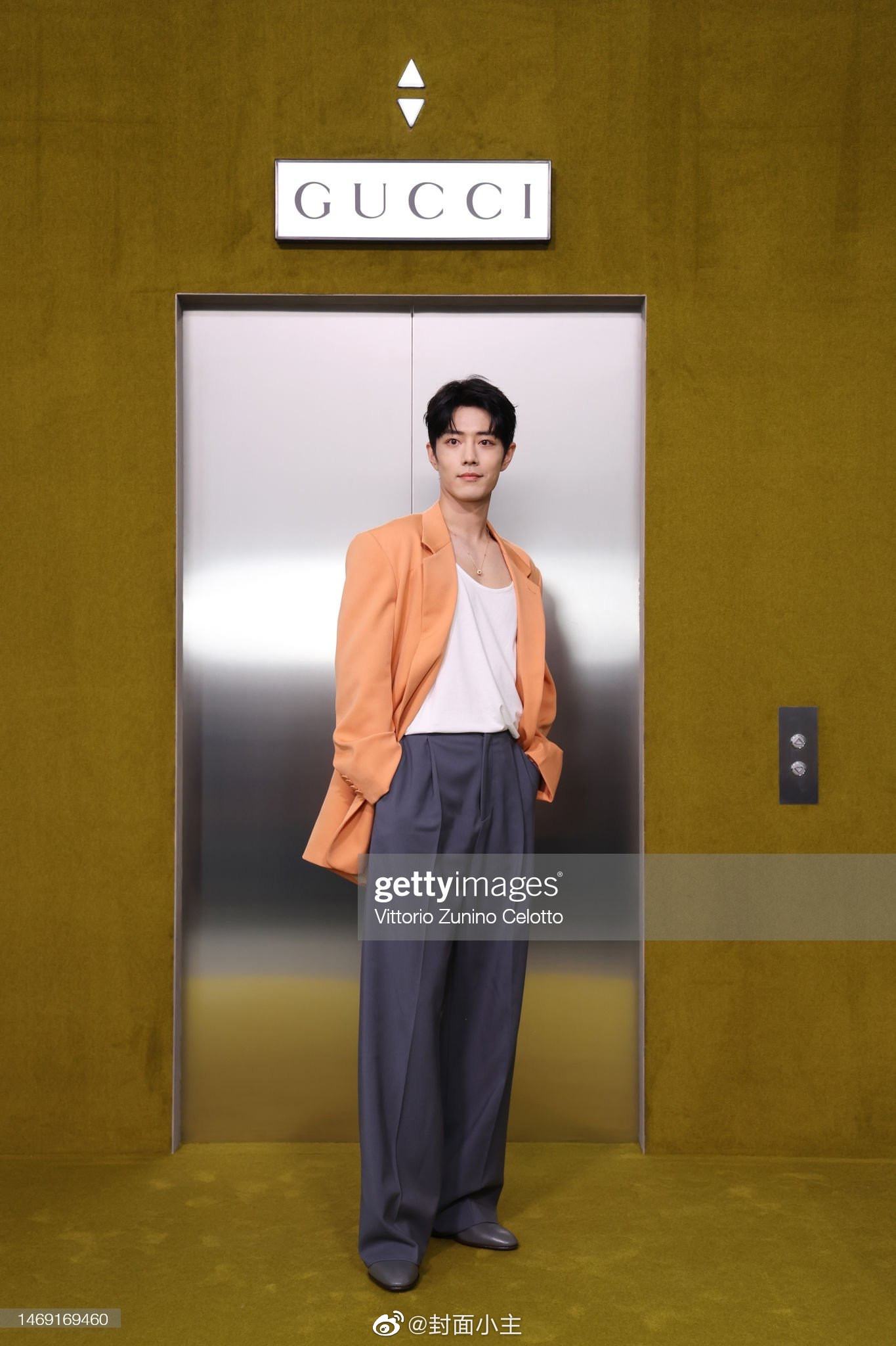 Tạo hình gây sốt của nam tài tử tại show Gucci Thu Đông 2023.