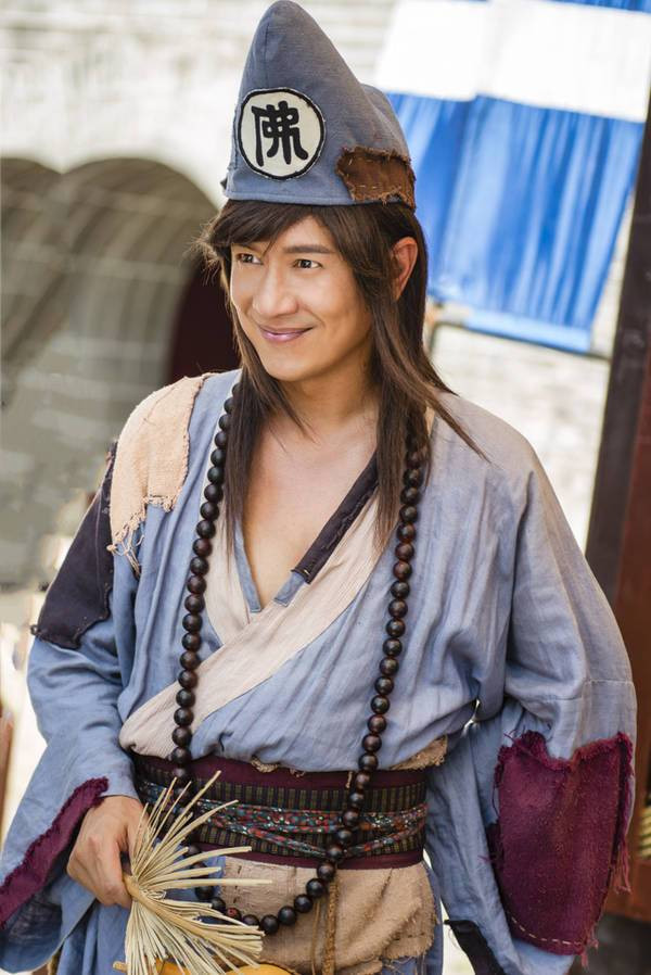 ... khiến nhiều khán giả liên tưởng đến mũ Tế Công!