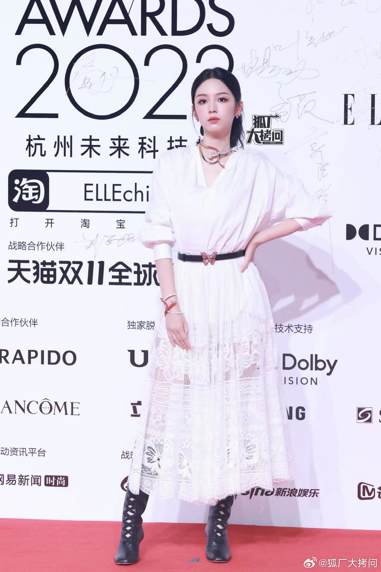 Nữ chính Vi Hữu Ám Hương Lai (Mùi Hương Của Thời Gian), Châu Dã nhận nhiều lời khen với tạo hình cá tính.