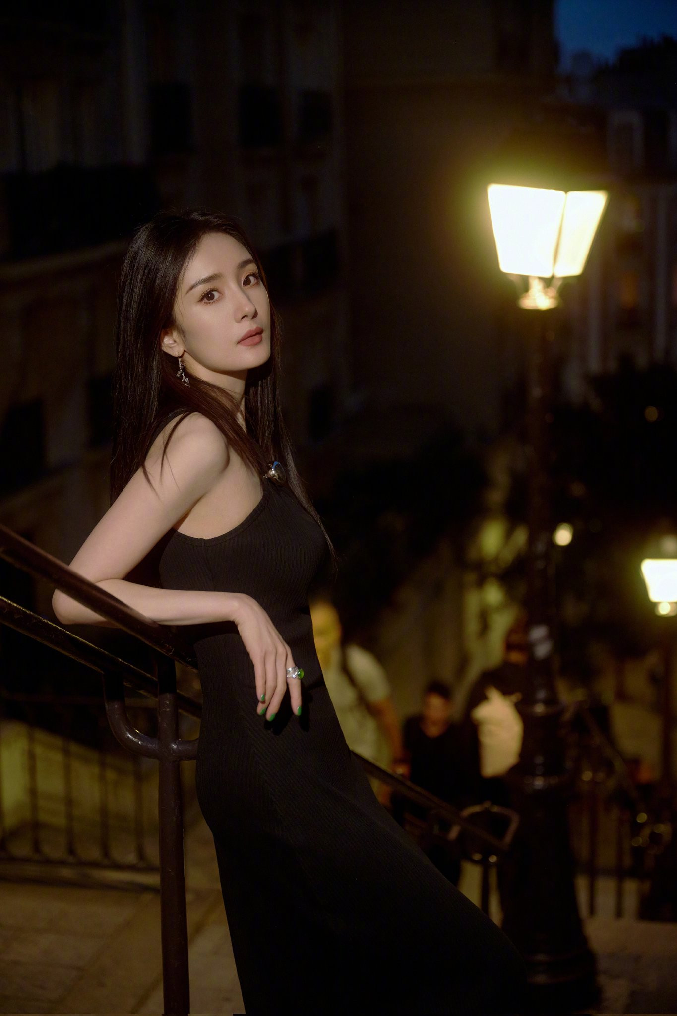 Trong các hình ảnh bên lề sự kiện, nữ diễn viên khoe nhan sắc kiều diễm tại đường phố Paris. Trong các hình ảnh bên lề sự kiện, nữ diễn viên khoe nhan sắc kiều diễm tại đường phố Paris.