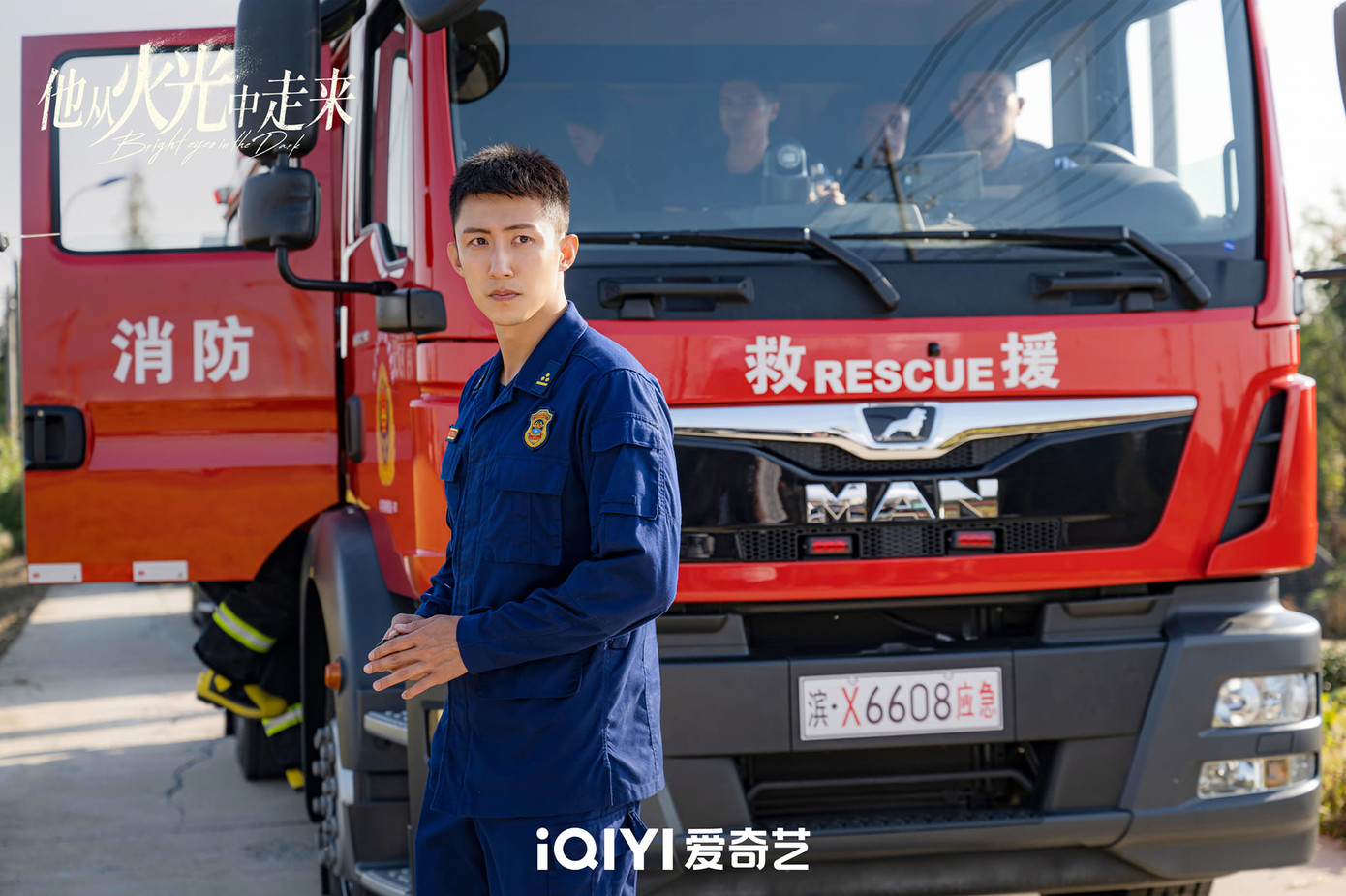 Thiết lập nhân vật Lâm Lục Kiêu quả cảm, chính trực cùng những chi tiết “rất đời” giúp người xem hiểu được rõ những góc khuất của những người lính cứu hỏa. Thiết lập nhân vật Lâm Lục Kiêu quả cảm, chính trực cùng những chi tiết “rất đời” giúp người xem hiểu được rõ những góc khuất của những người lính cứu hỏa.