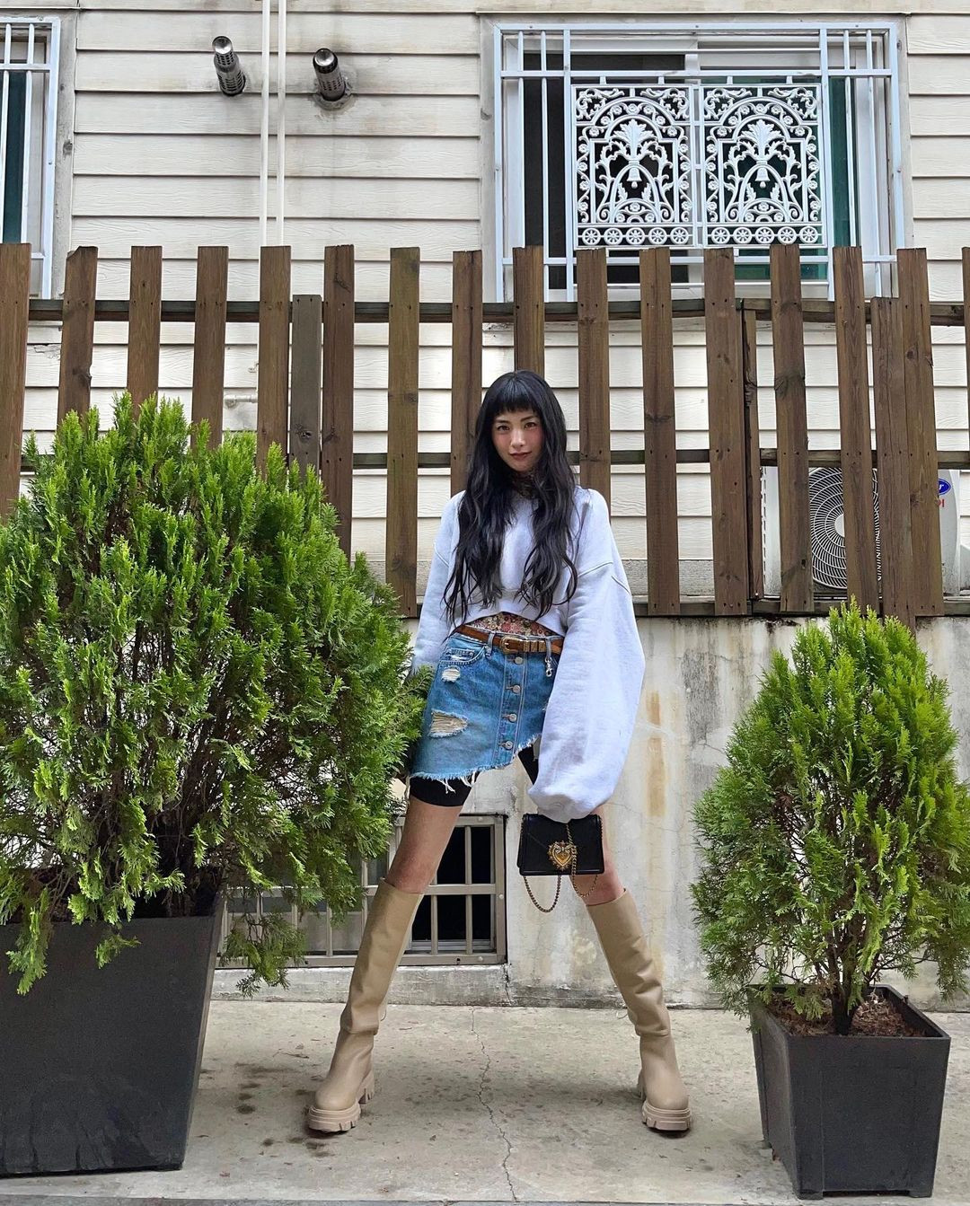 Thử nghiệm phong cách mới, Nana khiến khán giả thích thú với tạo hình phá cách, trẻ trung.