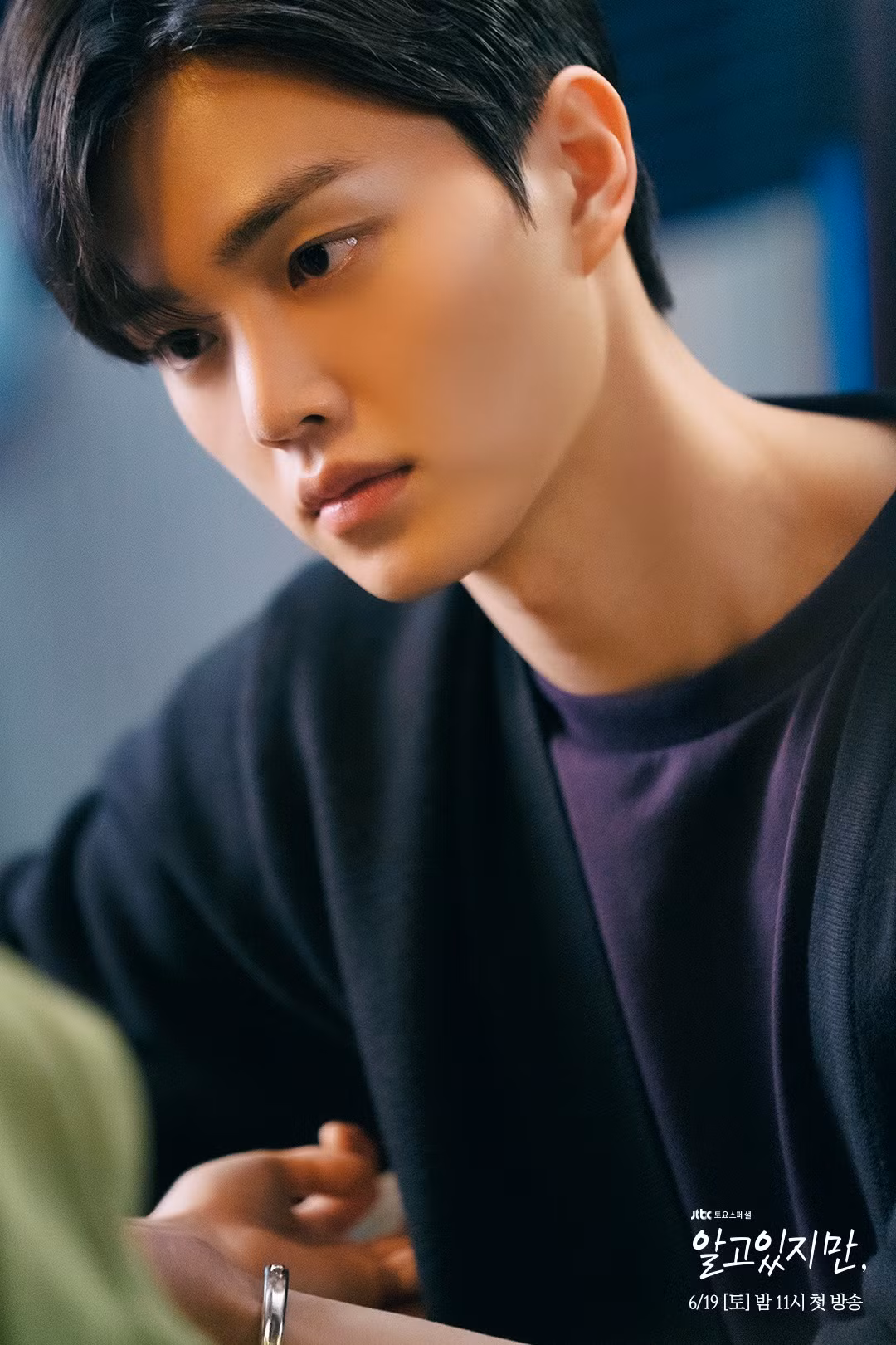 Xét về ngoại hình, Song Kang thực sự là "bad boy" Park Jae Eon bước ra từ webtoon, nhưng về diễn xuất, khán giả cho rằng biểu cảm của anh cần cố gắng thêm.
