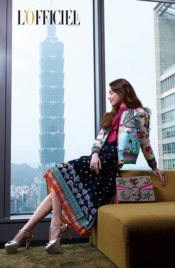 Đẳng cấp của ngôi sao đình đám V-Biz khi diện đồ Gucci trên tạp chí.