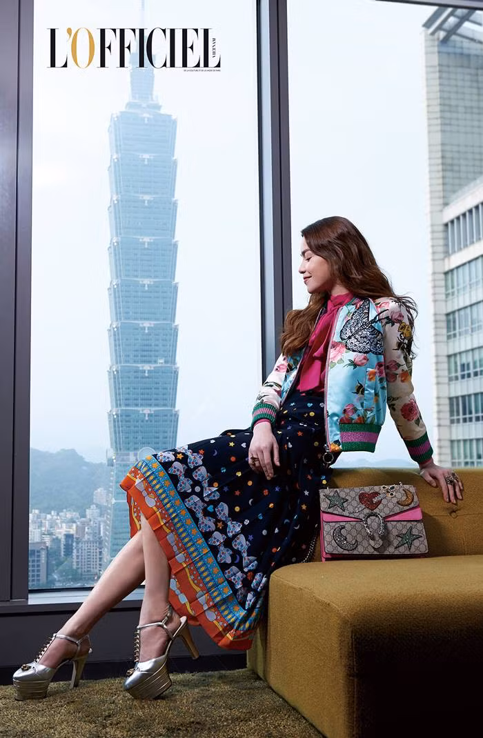 Đẳng cấp của ngôi sao đình đám V-Biz khi diện đồ Gucci trên tạp chí.