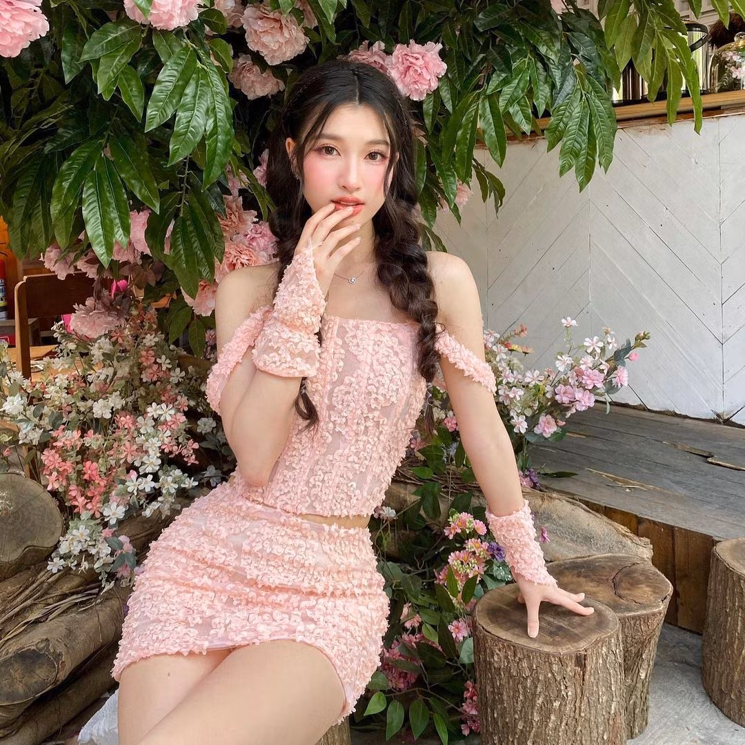 Á hậu Phương Nhi "ghi điểm" với phong cách công chúa, ngọt ngào.