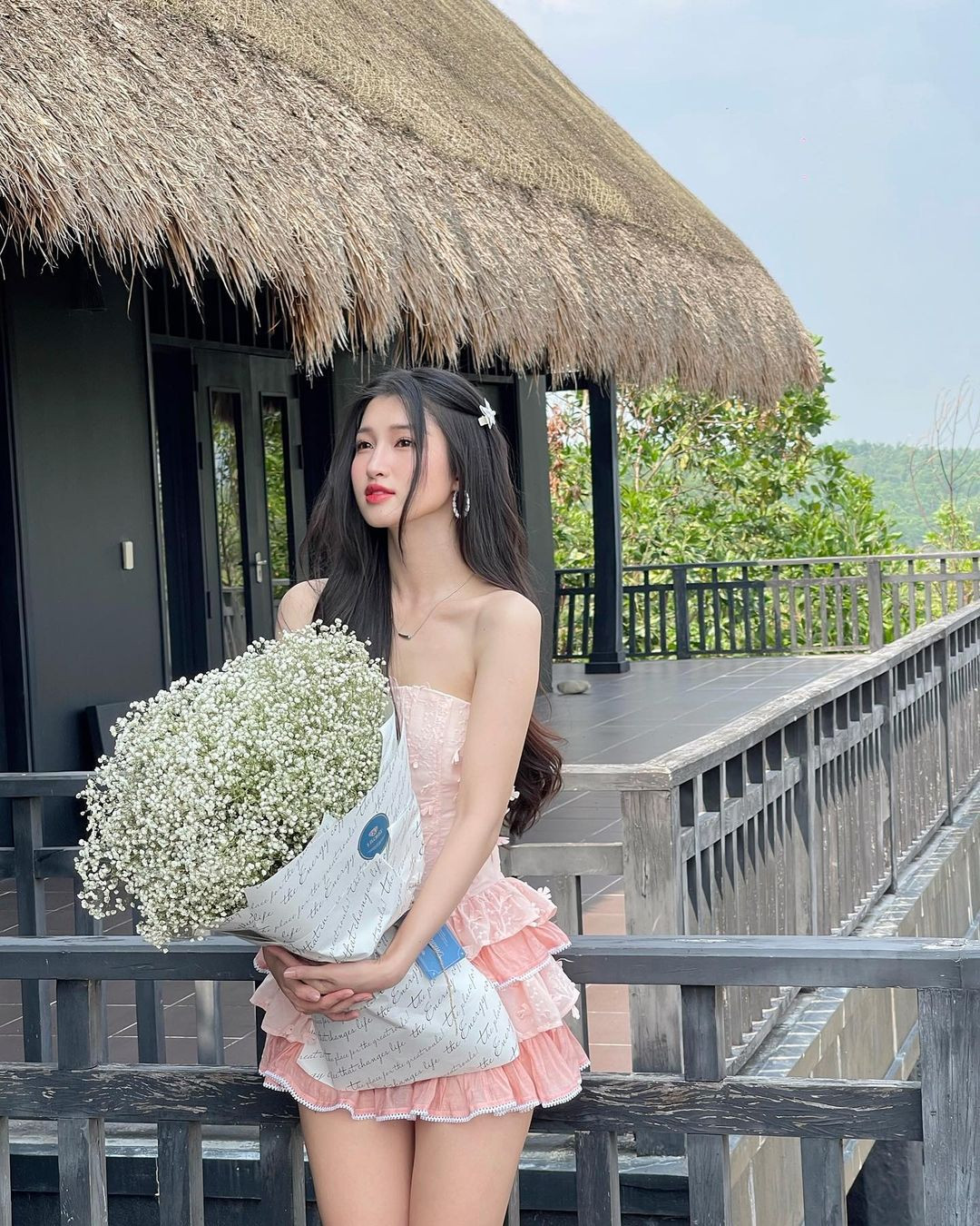 Á hậu Phương Nhi "ghi điểm" với phong cách công chúa, ngọt ngào. Á hậu Phương Nhi "ghi điểm" với phong cách công chúa, ngọt ngào.