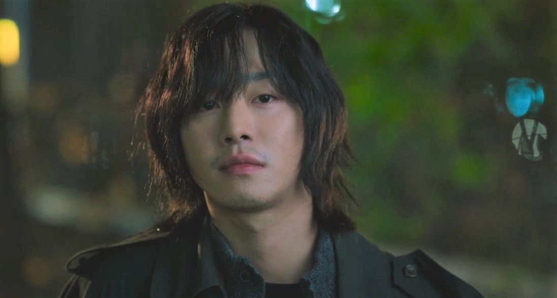 Trong phân cảnh nam chính ở độ tuổi 40, tạo hình của Ahn Hyo Seop bị nhận xét là xuề xòa.