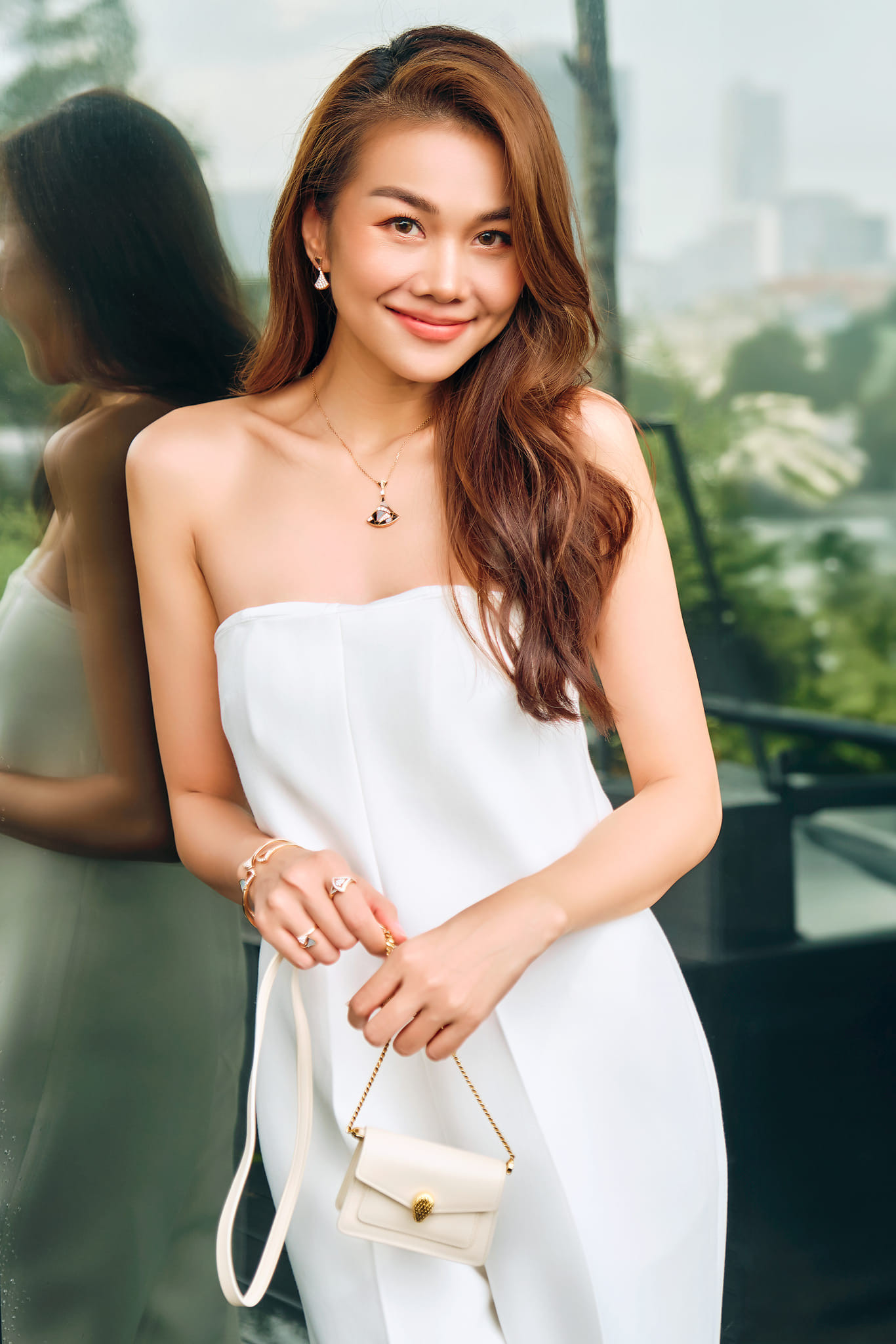 Siêu mẫu Thanh Hằng đẹp mặn mà trong các thiết kế tối giản, đơn sắc. Siêu mẫu Thanh Hằng đẹp mặn mà trong các thiết kế tối giản, đơn sắc.