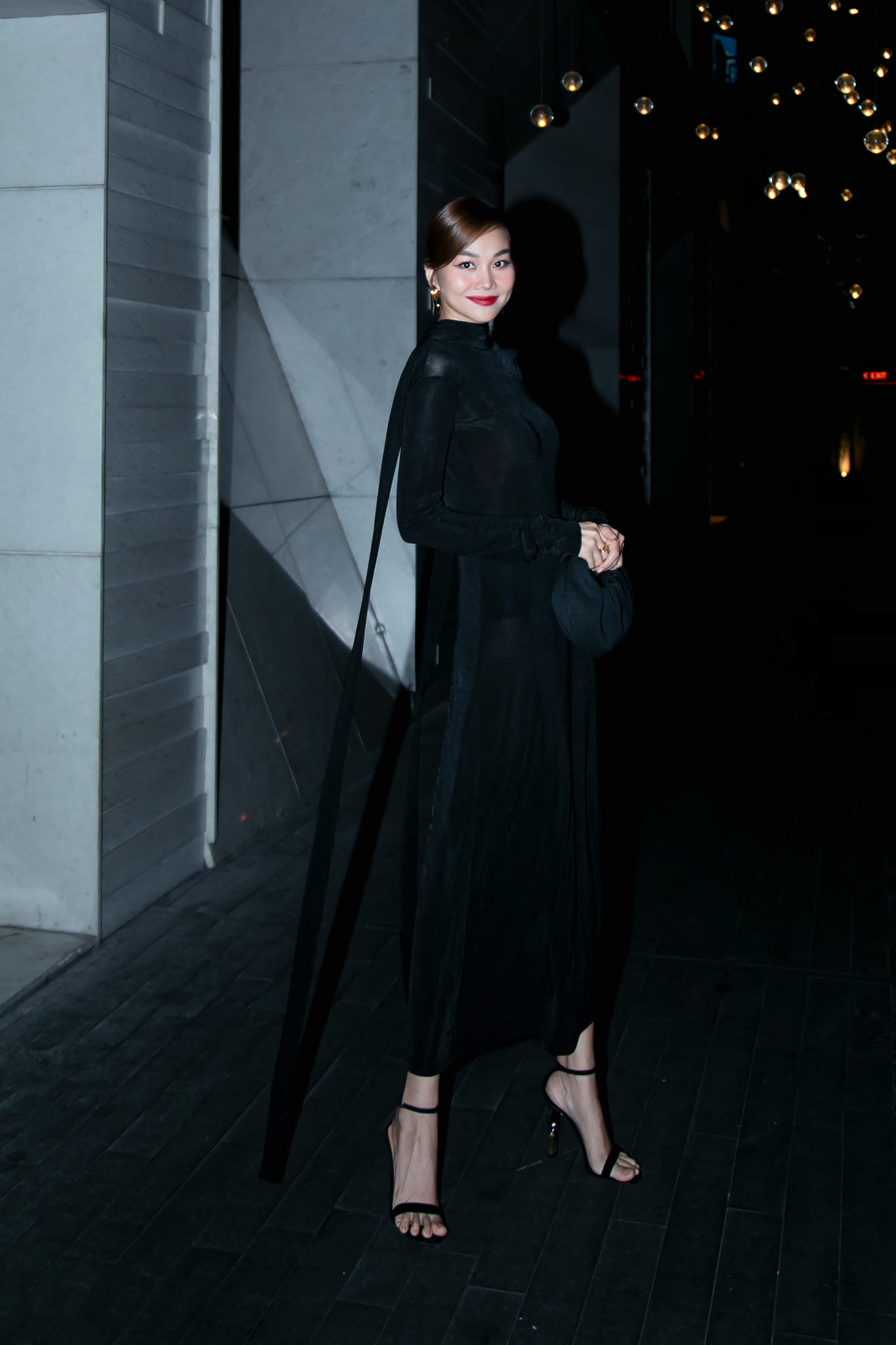 Siêu mẫu Thanh Hằng đẹp mặn mà trong các thiết kế tối giản, đơn sắc. Siêu mẫu Thanh Hằng đẹp mặn mà trong các thiết kế tối giản, đơn sắc.