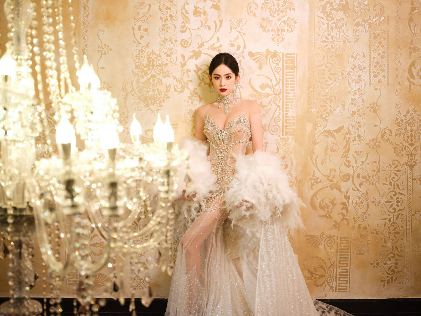 Cổ Lực Na Trát trung thành với phong cách nữ hoàng.