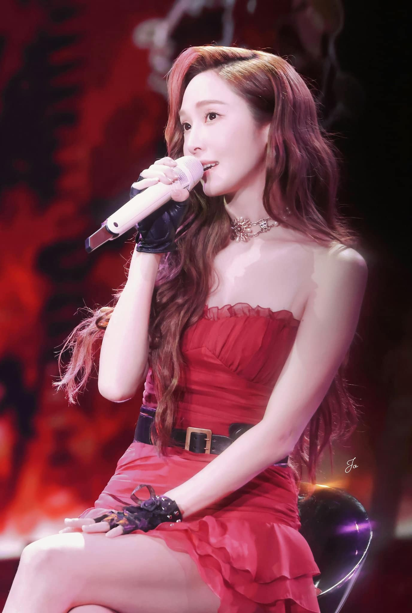 Váy cúp ngực Magna tông đỏ ấn tượng có giá gần 900.000 đồng.