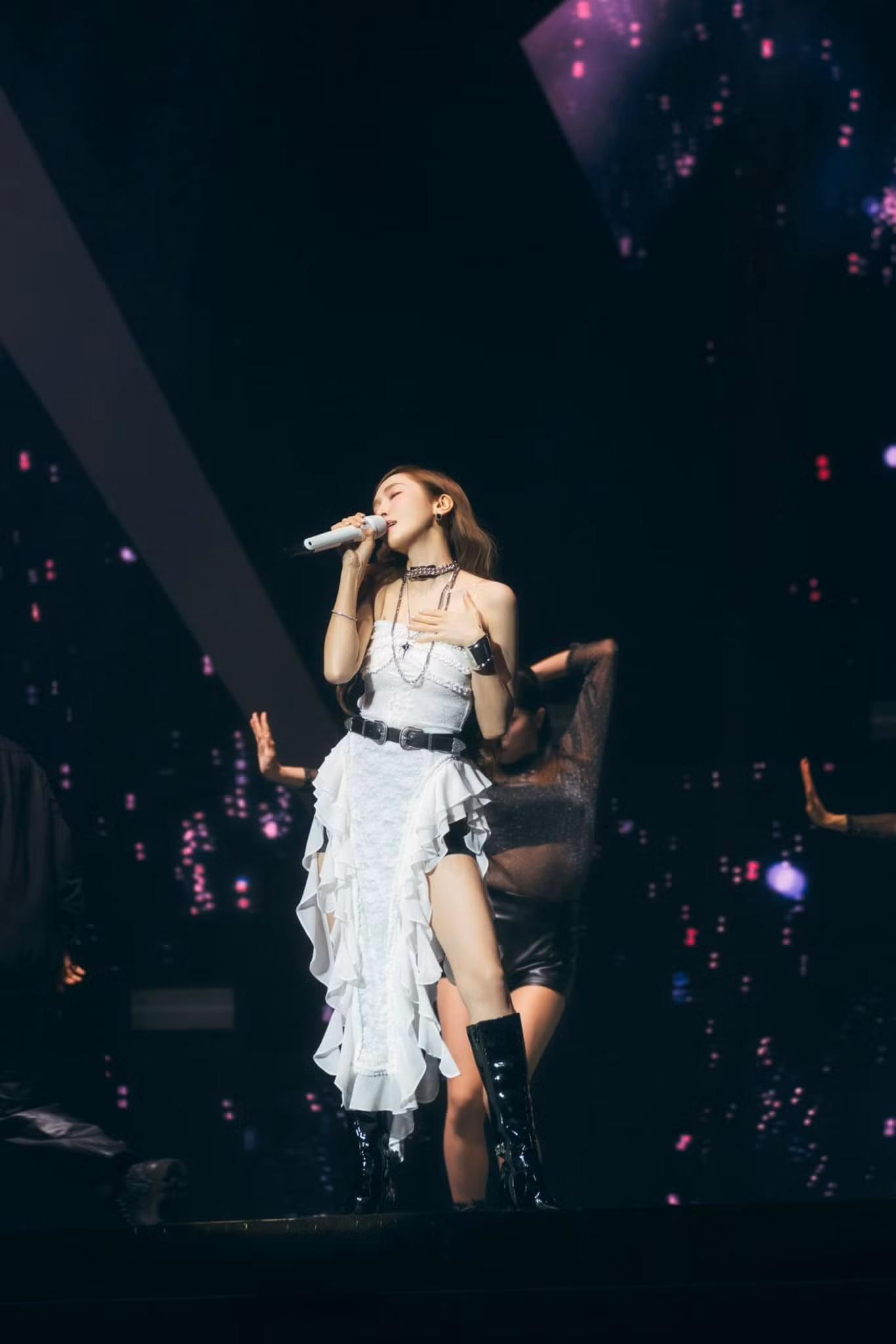 Nara Dress - thiết kế đầm rong biển đình đám của nhà mốt Việt có giá 126 USD (3 triệu đồng). Nara Dress - thiết kế đầm rong biển đình đám của nhà mốt Việt có giá 126 USD (3 triệu đồng).