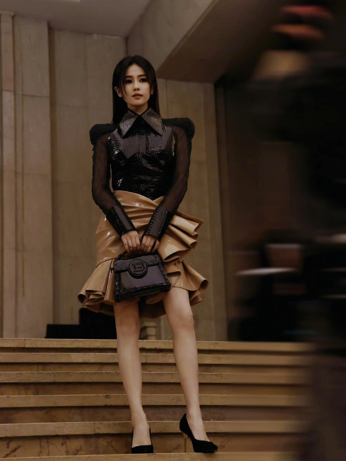 Bạch Lộc xuất hiện ấn tượng trong trang phục da thiết kế cầu kỳ. Bạch Lộc xuất hiện ấn tượng trong trang phục da thiết kế cầu kỳ.