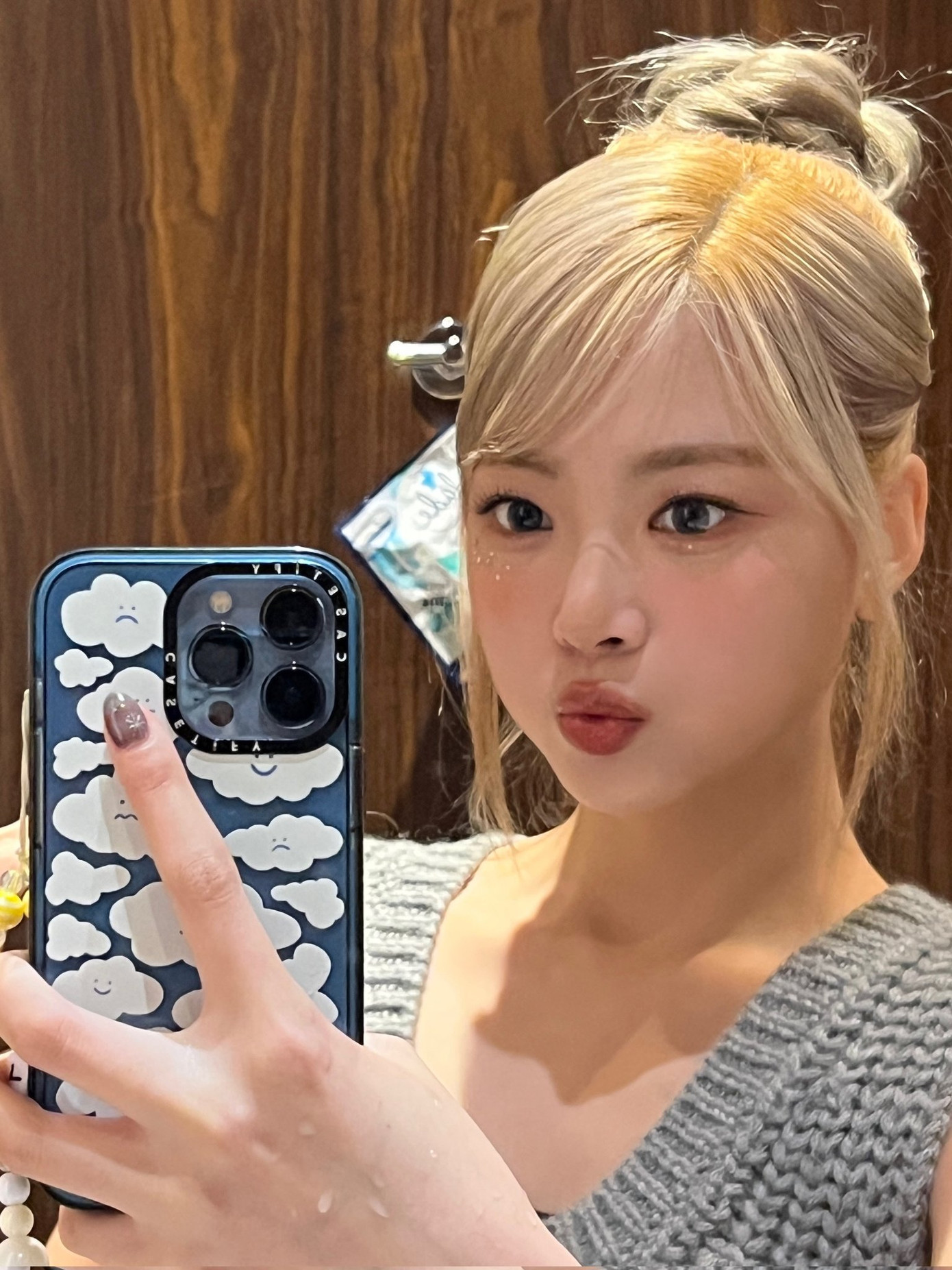 Minji NewJeans, Joy Red Velvet, Eunchae Le Sserafim khoe sắc với kiểu mái lá vừng.