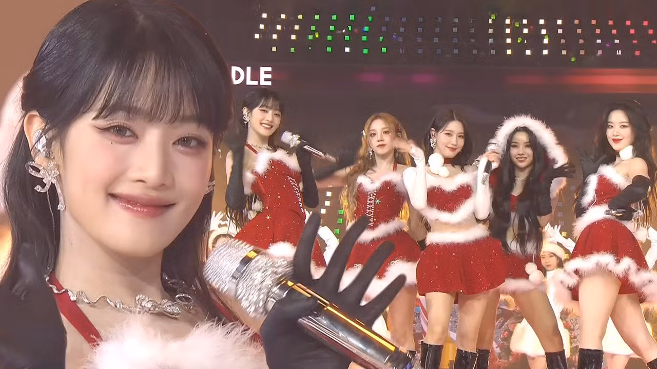 Sắc vóc cuốn hút của các cô gái trong trang phục Noel trở thành đề tài được bàn tán xôn xao. Sắc vóc cuốn hút của các cô gái trong trang phục Noel trở thành đề tài được bàn tán xôn xao.