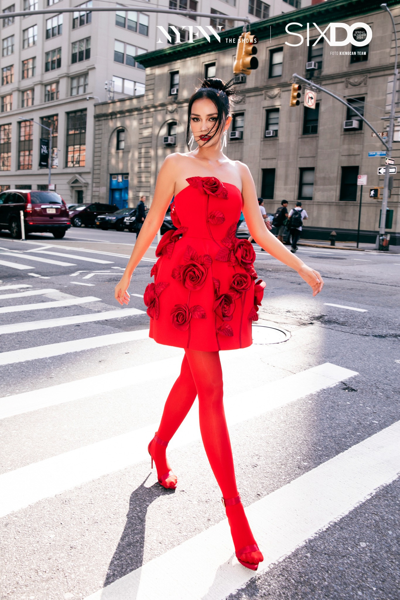 Hoa hậu Ngọc Châu chọn thiết kế đầm cúp ngực điểm xuyết hoa nổi tinh xảo.