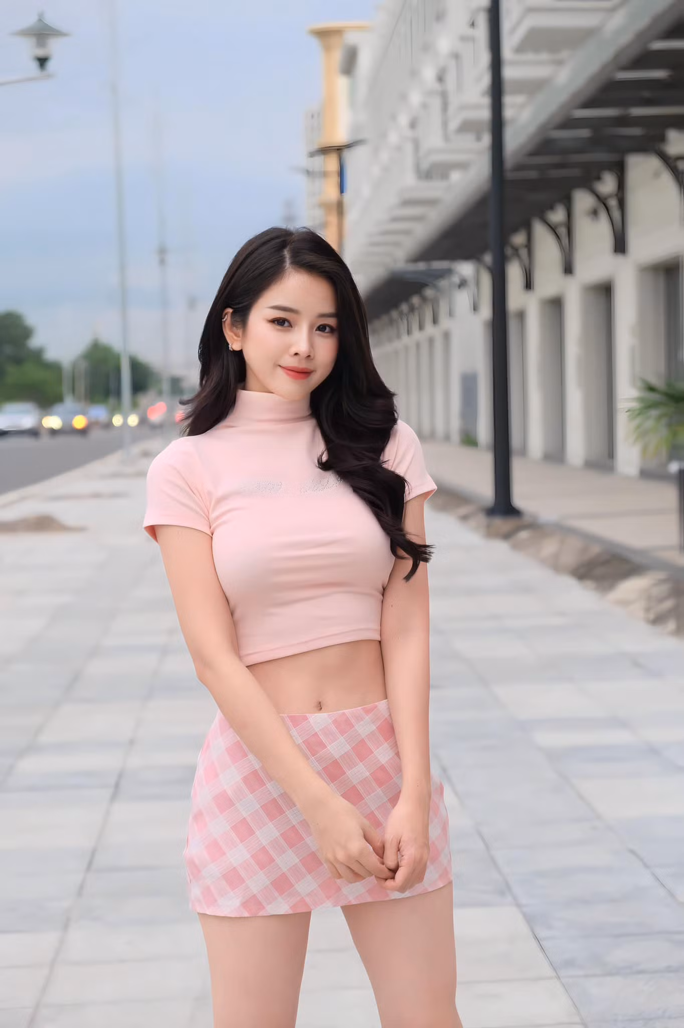 “Búp bê làng DJ” được netizen nhận xét là có nhan sắc cùng gu thời trang thăng hạng.