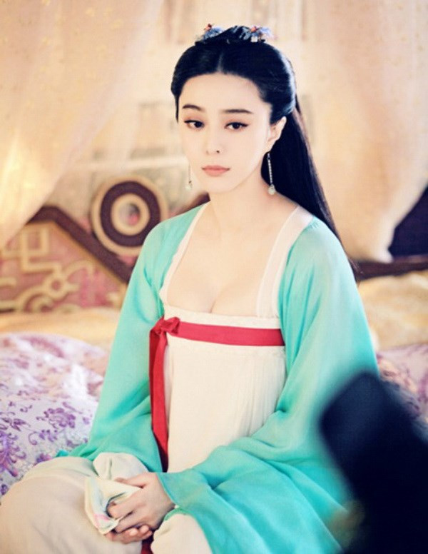 Bí ẩn đằng sau bộ trang phục lộ da thịt của Võ Mỵ Nương ảnh 3