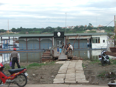 Cảnh hoang sơ ở bến tàu du lịch Sông Hồng. Ảnh: Minh Tuấn. Cảnh hoang sơ ở bến tàu du lịch Sông Hồng. Ảnh: Minh Tuấn