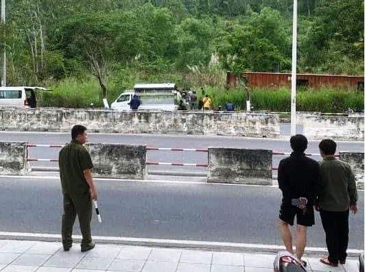 Công an xã Phước Đồng phong tỏa hiện trường