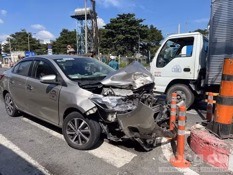 Chiếc ô tô biến dạng