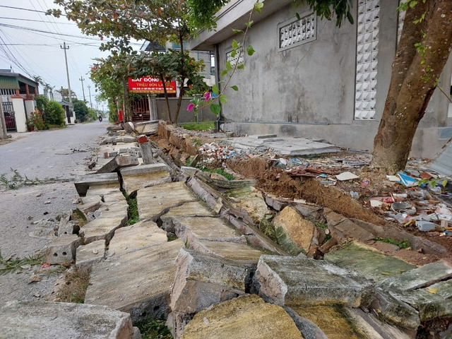 Một số hình ảnh hiện trường về vụ sập tường rào tại Trường THCS Quảng Xuân (Quảng Bình)