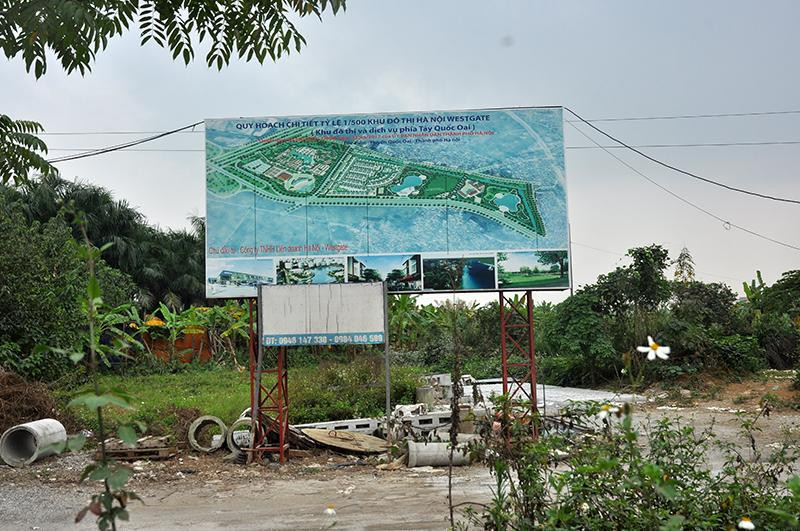 Hà Nội sẽ rà soát các dự án được chuyển tiếp từ các tỉnh khi sáp nhập vào Hà Nội. Trong ảnh: Dự án Khu đô thị Hà Nội WestGate (huyện Quốc Oai) sau hơn 10 năm vẫn “nằm trên giấy”. Hà Nội sẽ rà soát các dự án được chuyển tiếp từ các tỉnh khi sáp nhập vào Hà Nội. Trong ảnh: Dự án Khu đô thị Hà Nội WestGate (huyện Quốc Oai) sau hơn 10 năm vẫn “nằm trên giấy”.