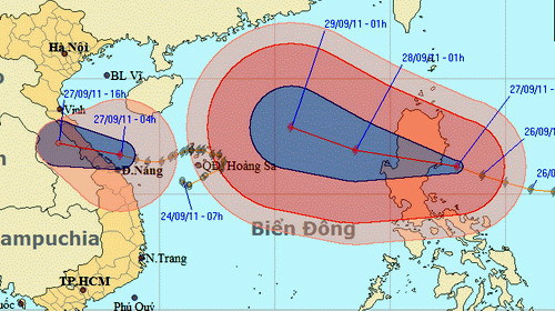 Vị trí tâm bão số 4 sáng nay, và bão Nesat trên biển Đông - Nguồn: Trung tâm Dự báo khí tượng thủy văn trung ương