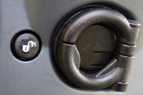 Nút mở cốp tiện lợi ở phía trước xe