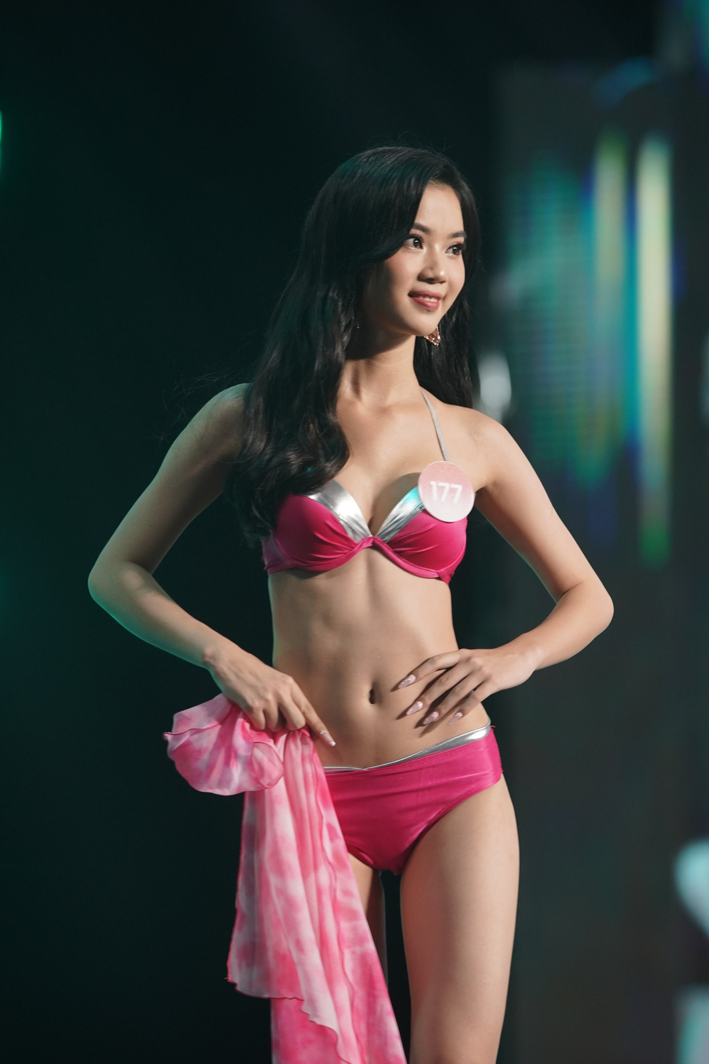 Sắc hồng đại diện cho vẻ nữ tính, ngọt ngào. Sắc hồng đại diện cho vẻ nữ tính, ngọt ngào.