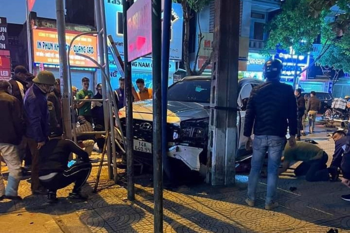 Hiện trường vụ tai nạn liên hoàn. Ảnh: VOV. Hiện trường vụ tai nạn liên hoàn. Ảnh: VOV.