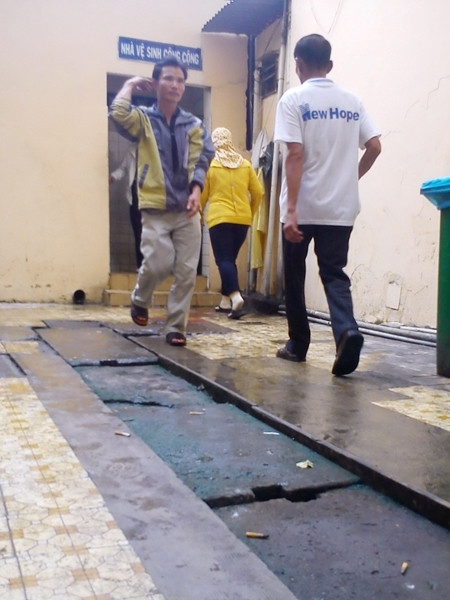 Kinh hoàng khi vào nhà vệ sinh ở BV Ung bướu TPHCM