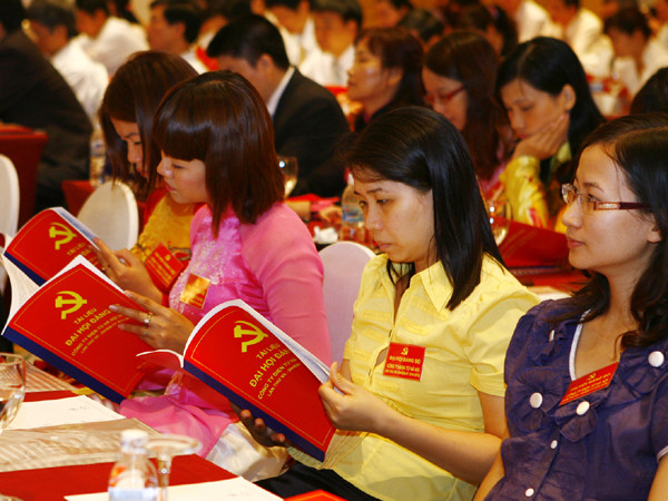 Nghiên cứu Văn kiện Đại hội Đảng	Ảnh: Hồng Vĩnh