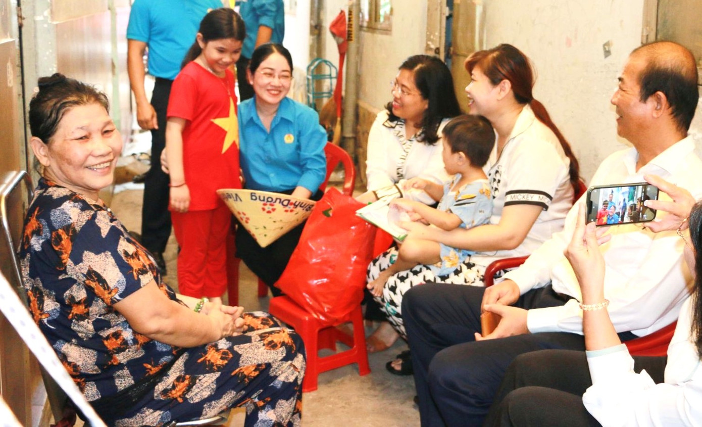 Bình Dương đẩy mạnh công tác chăm lo cho phụ nữ và trẻ em Bình Dương đẩy mạnh công tác chăm lo cho phụ nữ và trẻ em