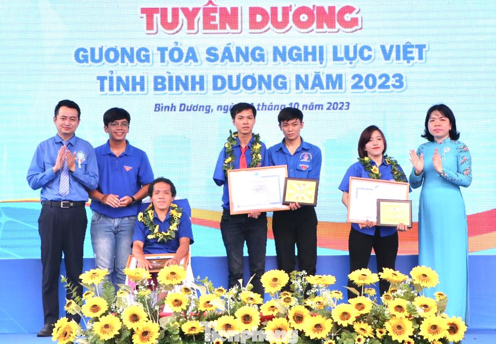 Trao giải thưởng “Tỏa sáng Nghị lực Việt”