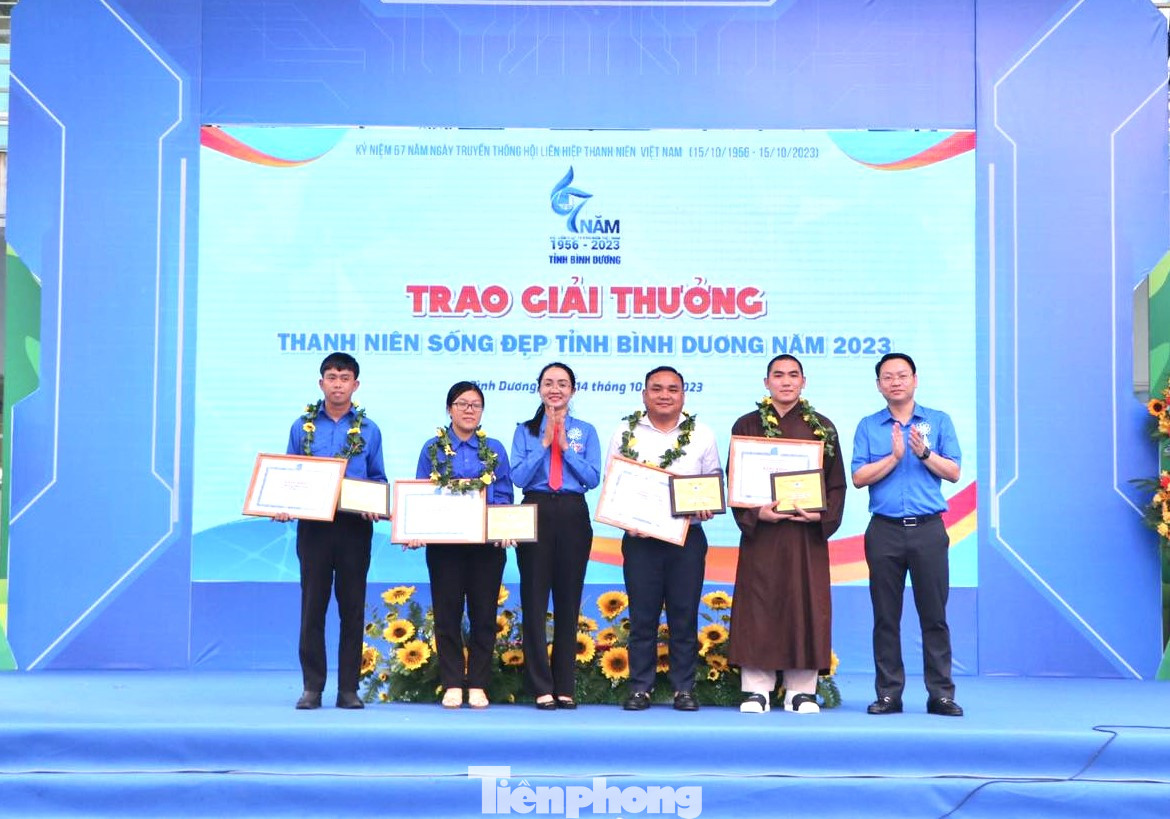 Trao giải thưởng "Thanh niên sống đẹp" cấp tỉnh