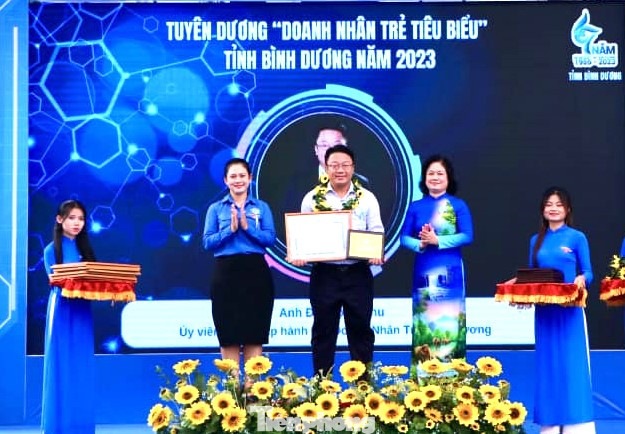 Tuyên dương “Doanh nhân trẻ tiêu biểu tỉnh Bình Dương” năm 2023