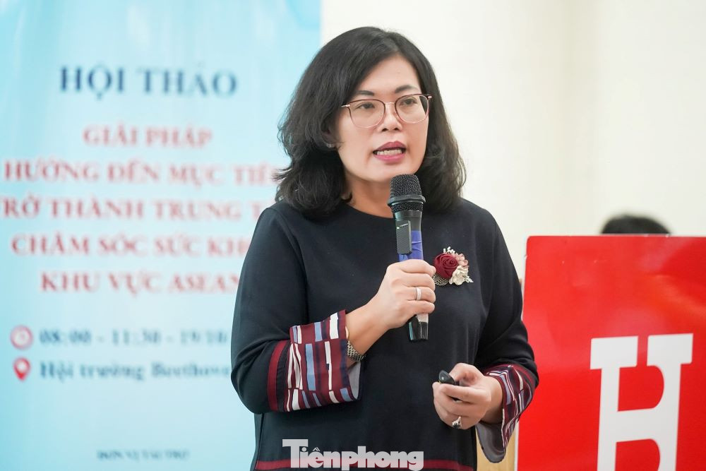 PGS.TS.BS Hoàng Thị Diễm Tuyết tham luận tại hội thảo