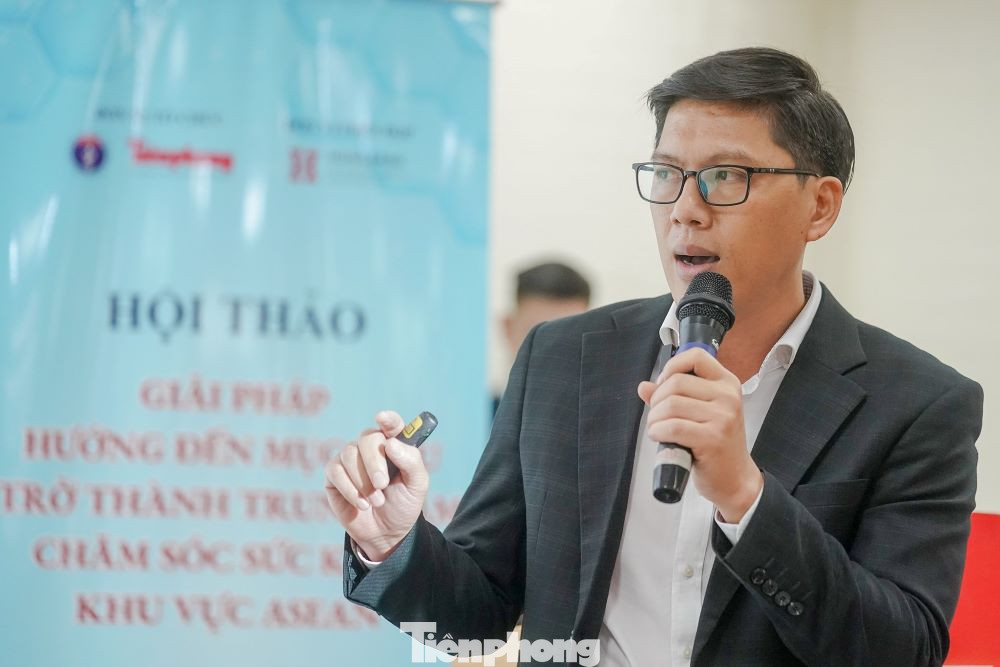 Ông Võ Hoàng Trí tham luận tại hội thảo