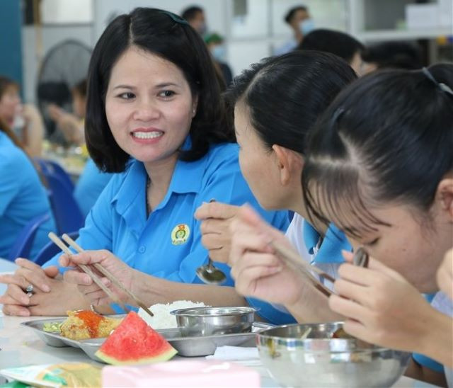 Công nhân lao động nữ ở Bình Dương được quan tâm, chăm lo Công nhân lao động nữ ở Bình Dương được quan tâm, chăm lo