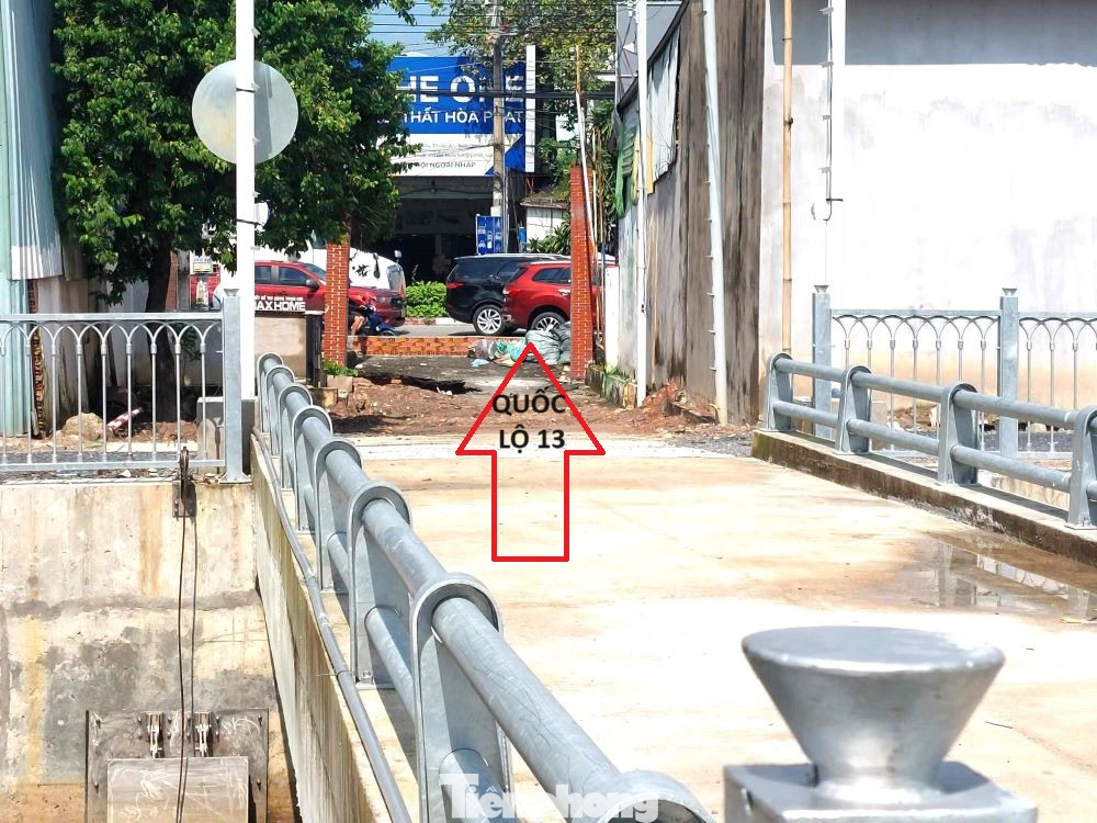 Dự án xây dựng hệ thống thoát nước Bình Hòa (Bình Dương) nhằm tiêu thoát nước cho lưu vực khoảng 1.143 ha, gồm cả Khu công nghiệp Việt Nam - Singapore và vùng phụ cận, khu vực phía Đông tuyến đường ĐT.743, khu vực phía Đông và phía Tây quốc lộ 13. Đây là công trình chống ngập trọng điểm ở tỉnh Bình Dương, được triển khai từ tháng 10/2021 và đến nay đã hoàn thành, đưa vào sử dụng. Dự án xây dựng hệ thống thoát nước Bình Hòa (Bình Dương) nhằm tiêu thoát nước cho lưu vực khoảng 1.143 ha, gồm cả Khu công nghiệp Việt Nam - Singapore và vùng phụ cận, khu vực phía Đông tuyến đường ĐT.743, khu vực phía Đông và phía Tây quốc lộ 13. Đây là công trình chống ngập trọng điểm ở tỉnh Bình Dương, được triển khai từ tháng 10/2021 và đến nay đã hoàn thành, đưa vào sử dụng.