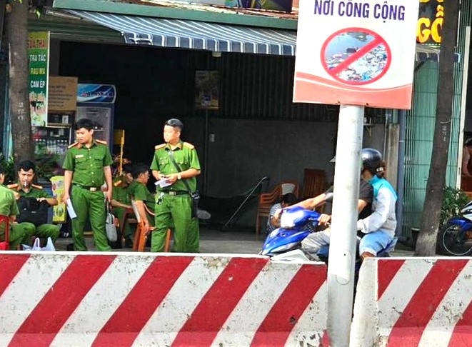 Công an khám nghiệm hiện trường