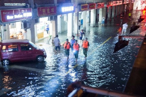 [Ảnh] Siêu bão Dujuan đổ bộ vào Đài Loan làm 300 người thương vong ảnh 7