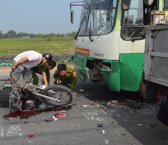 Công an khám nghiệm hiện trường