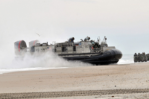 Đổ bộ bằng tầu cao tốc chạy trên đệm khí