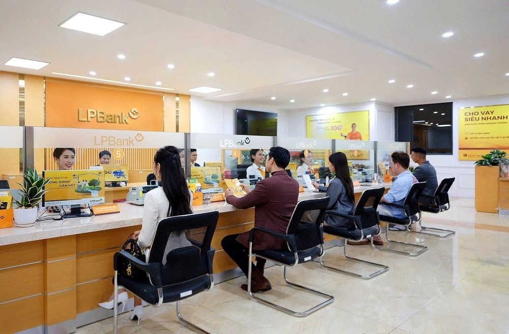 Chủ tịch LPBank không nhận thù lao 2 năm liên tiếp. Chủ tịch LPBank không nhận thù lao 2 năm liên tiếp.